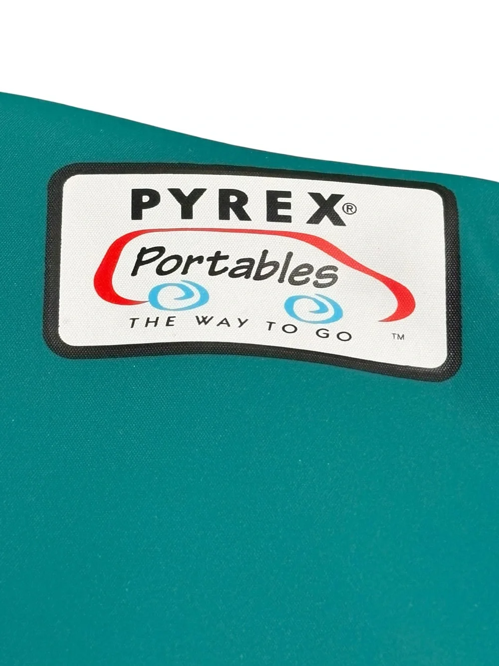 Pyrex Portables Insulated Casserole Carrier & Dish With A Lid